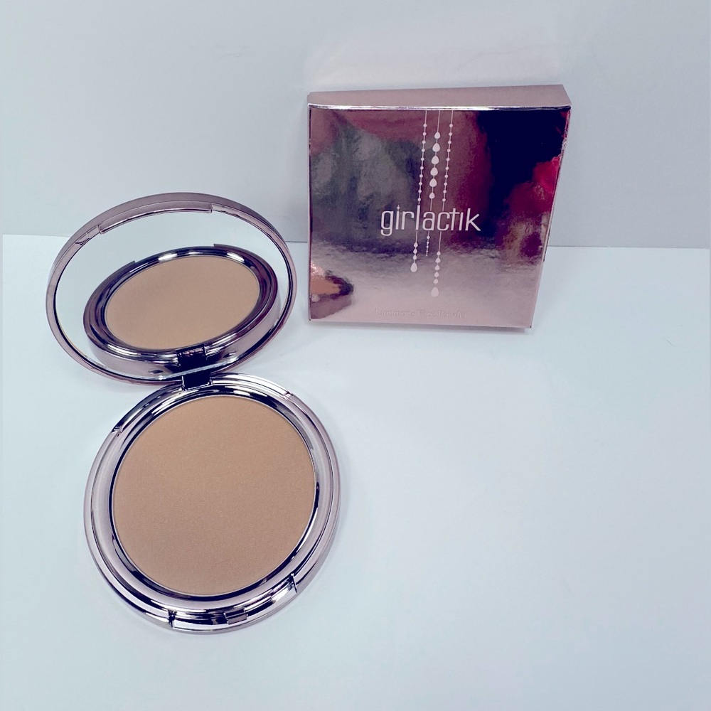 NEW - Girlactik Luminous Face powder- Medium Shade